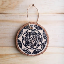 Load image into Gallery viewer, Mandala Ornaments in Black