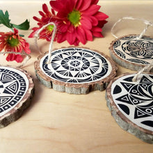 Load image into Gallery viewer, Mandala Ornaments in Black